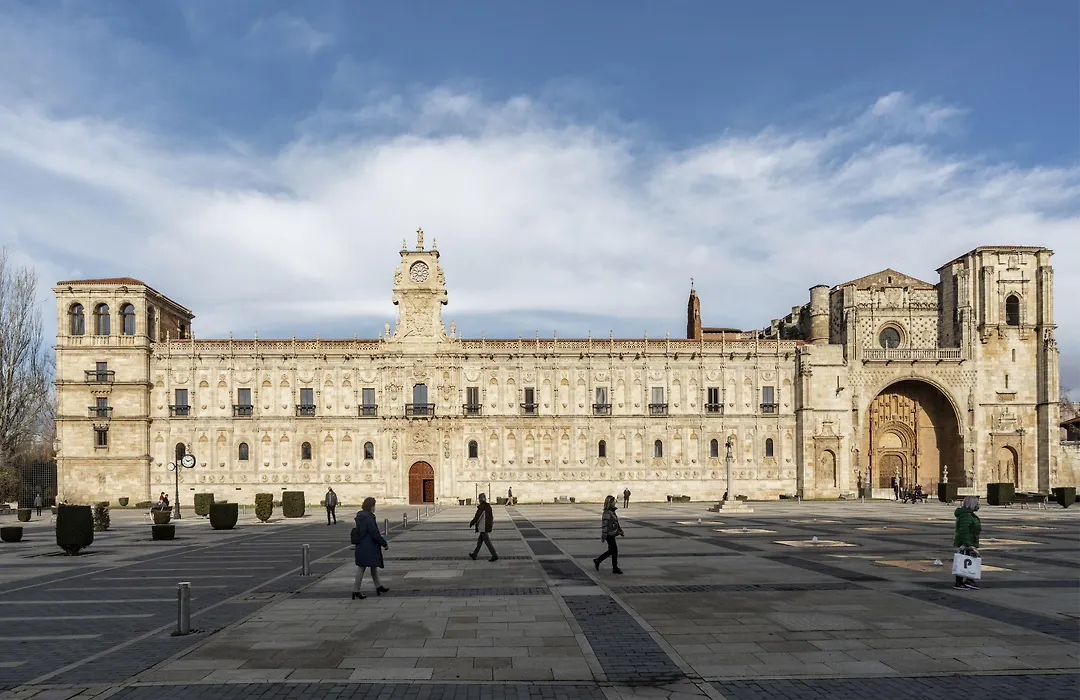 Parador De Turismo De Leon-1